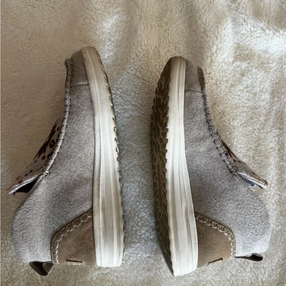 Hey Dude Patterned Slippers - Cream and Brown - Picture 3 of 5